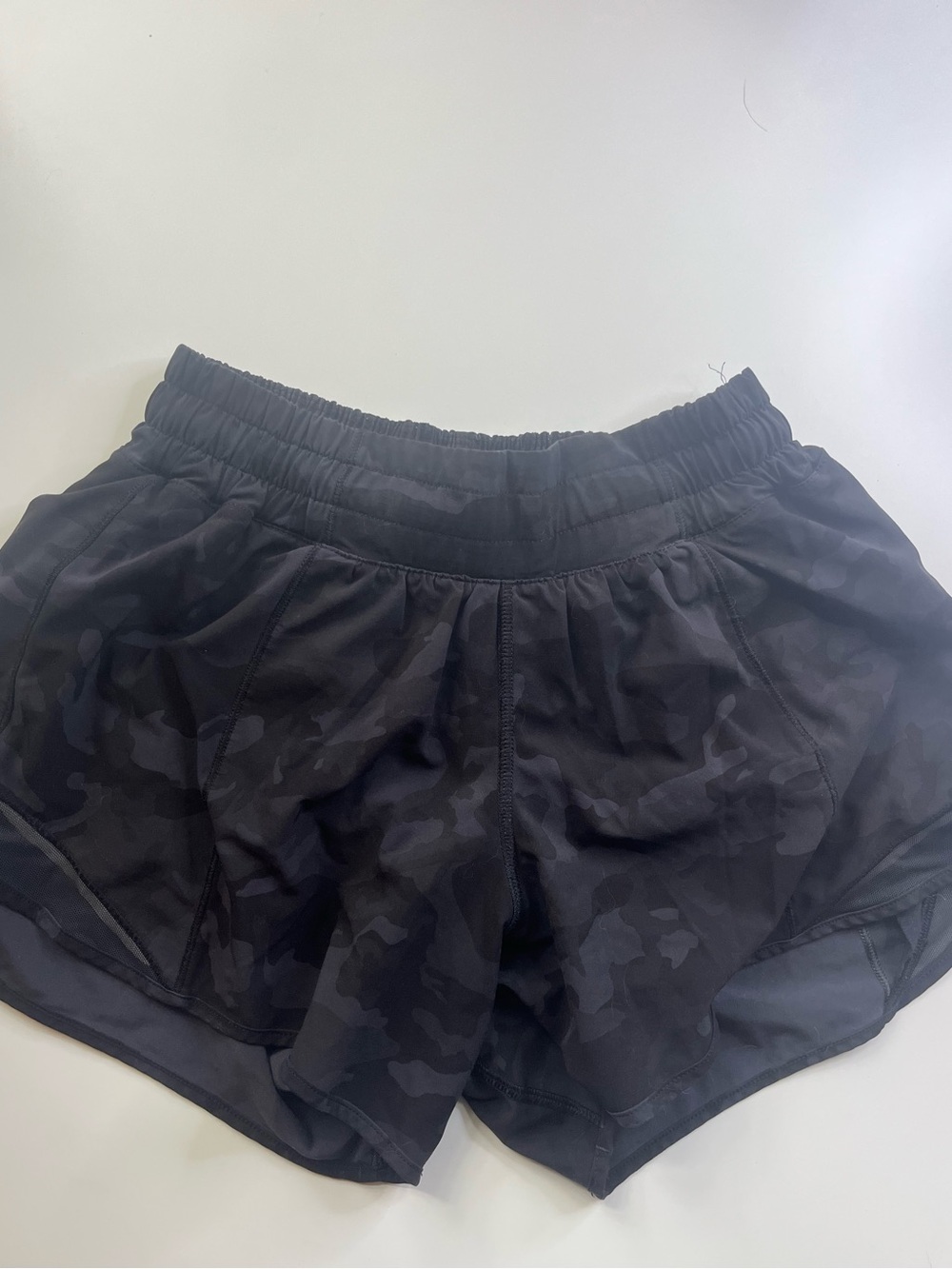 Lululemon Women’s Size 4 4 inch Black Camo Running Shorts